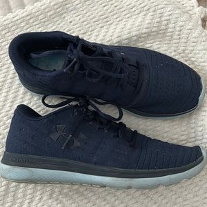 lightly used navy blue under armor sneakers